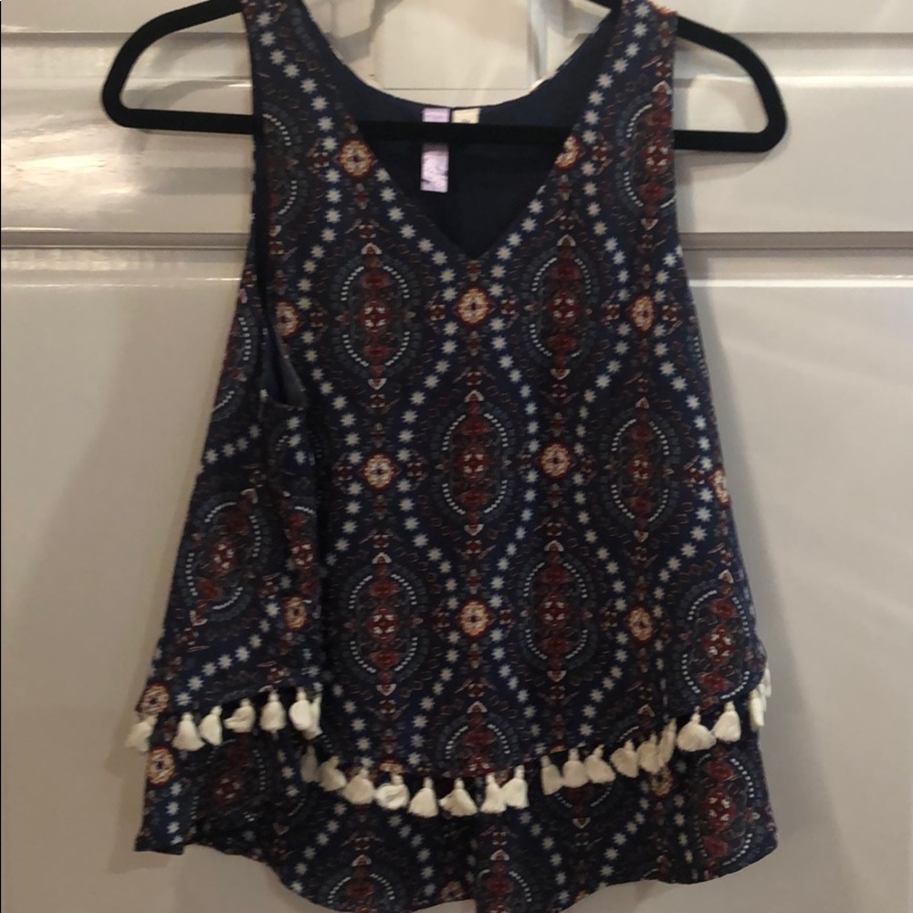 Loose fringe tank